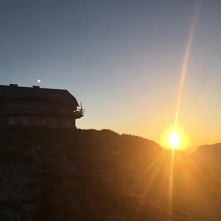 Am Krippenstein Lodge *